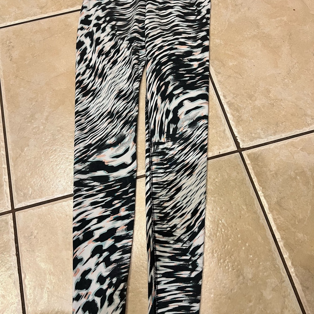 Nike Woman’s Leg-A-See Windblur Leggings Black/White/Teal
